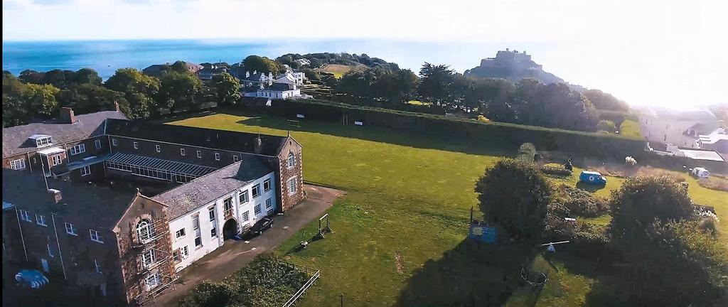 Jersey Accommodation And Activity Centre Gorey Екстериор снимка